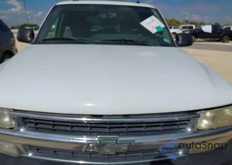 2005 Chevrolet Tahoe Ls from USA, damaged, VIN 1GNEC13T35R144709